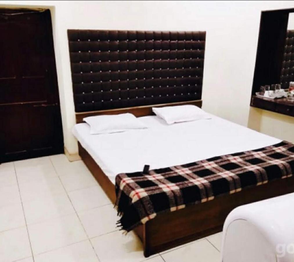 Roop Guest House Lucknow Bagian luar foto