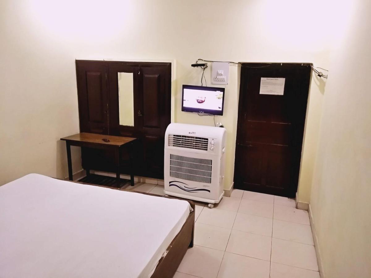 Roop Guest House Lucknow Bagian luar foto