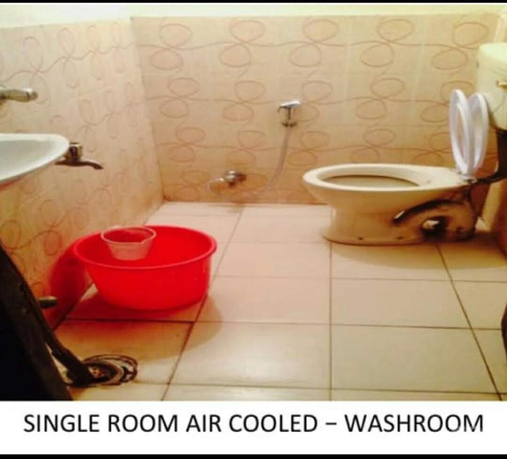 Roop Guest House Lucknow Bagian luar foto