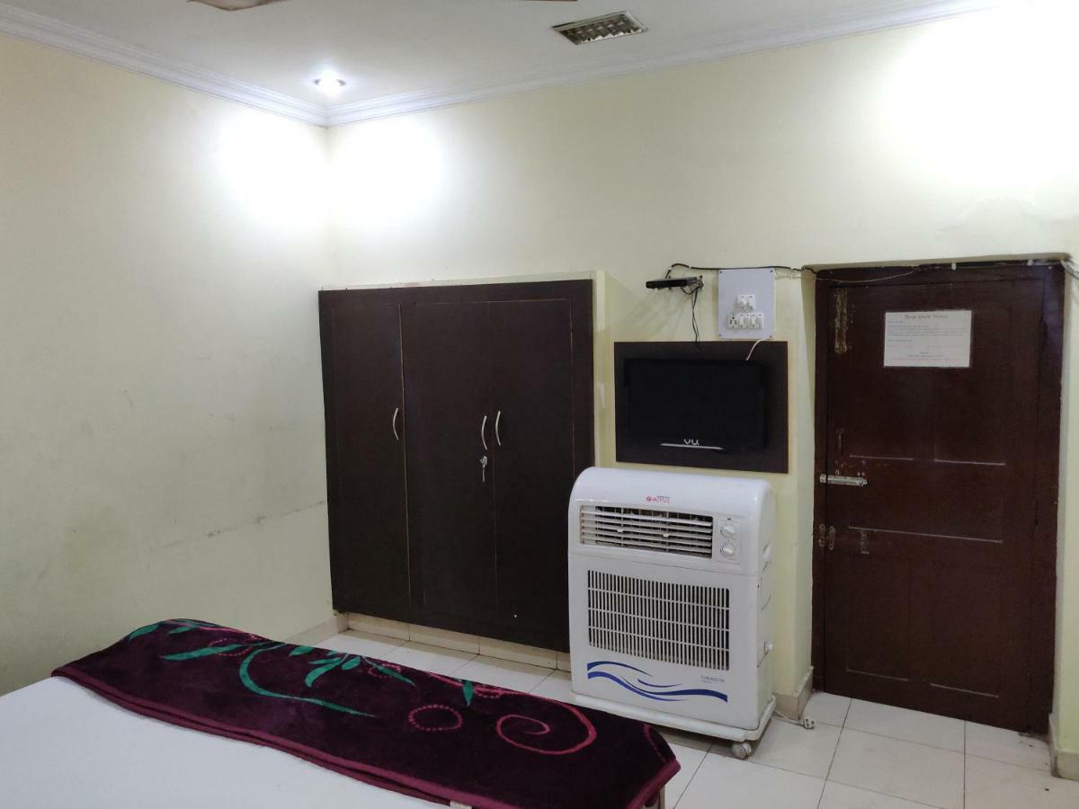 Roop Guest House Lucknow Bagian luar foto