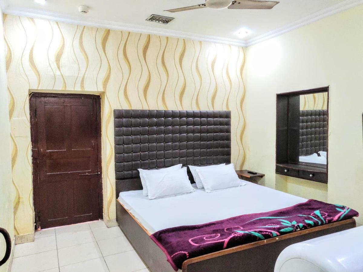Roop Guest House Lucknow Bagian luar foto